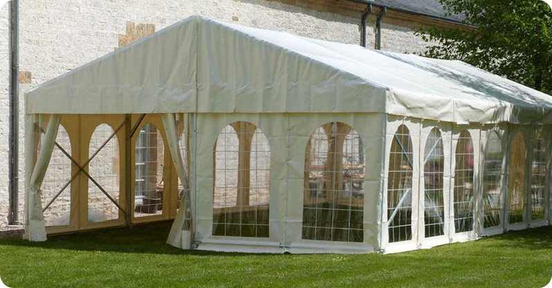 Tente Trivago pour accueillir du public